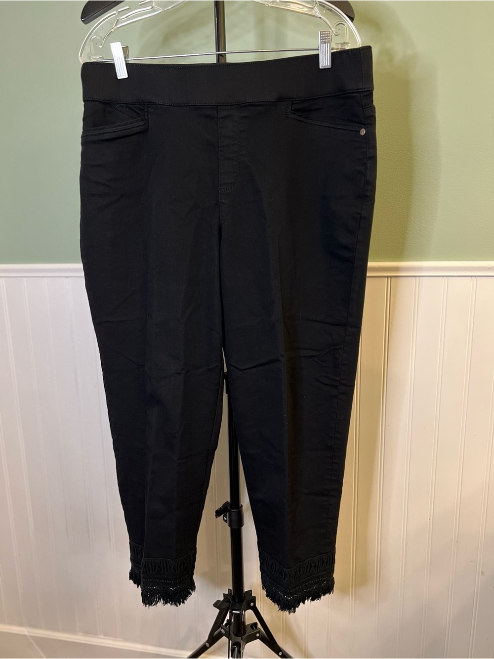 Style & Co. Black Cropped Jeans with Fringed Hem. Size L